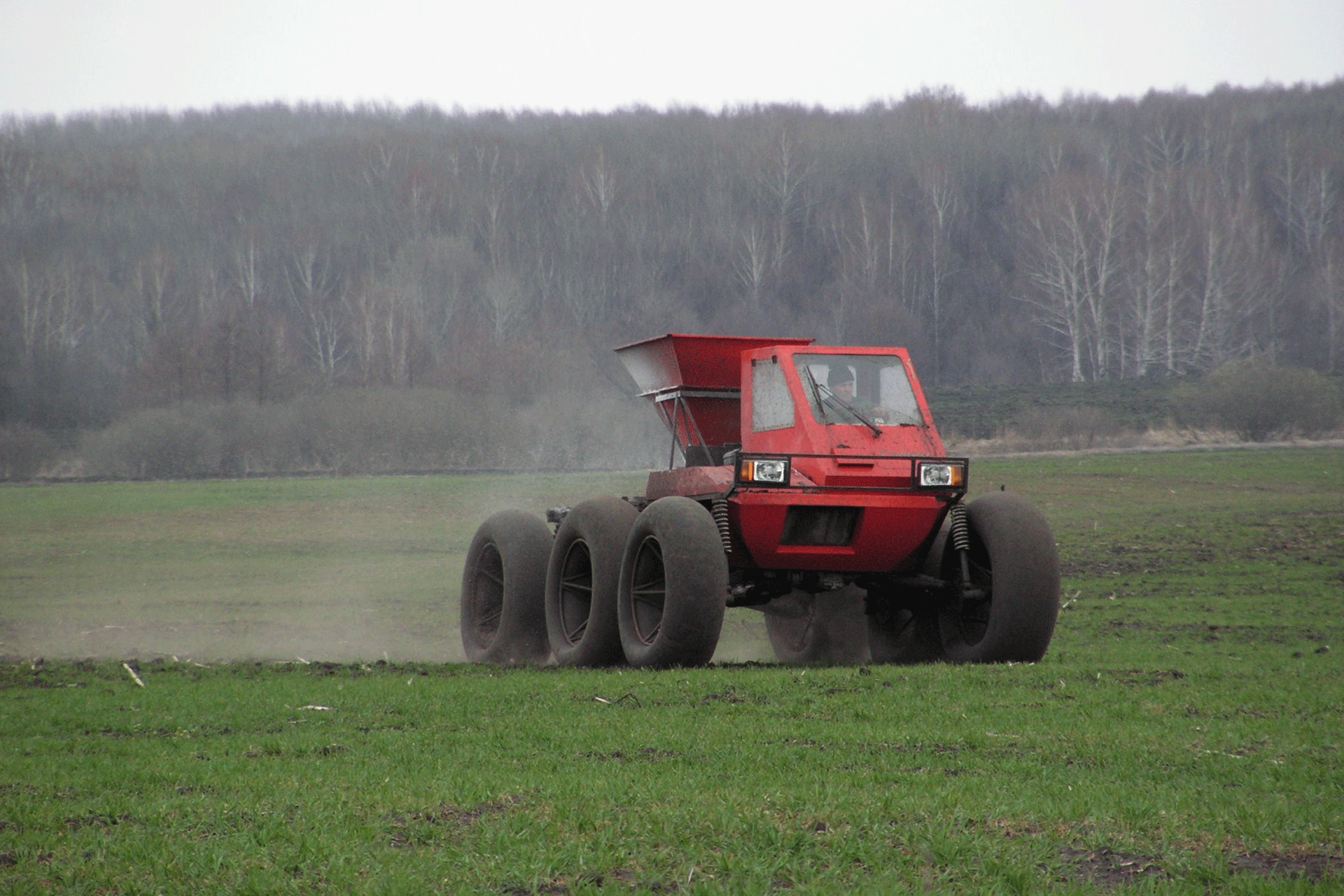 Spreader of mineral fertilizers. 2006