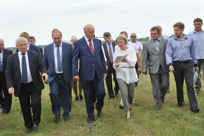 Глава региона ознакомился с работой агроинновационного центра в Похвистневском районе