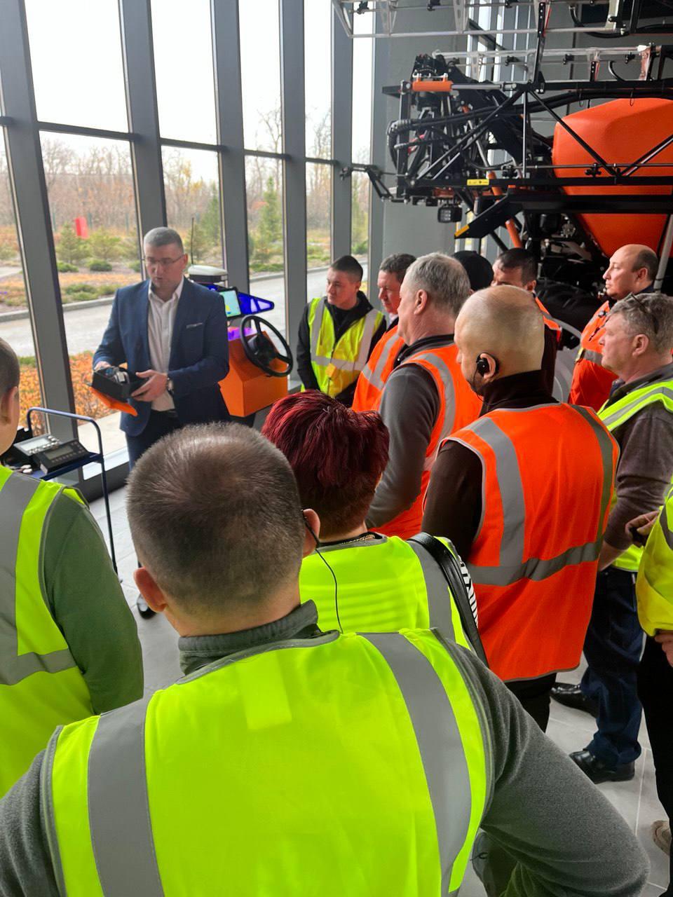 Делегация сельхозпроизводителей Оренбургской области посетила завод «Пегас-Агро»