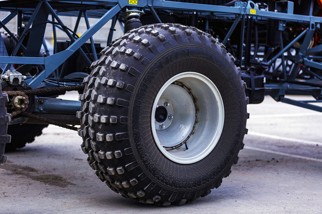 Low pressure tires minimize stress on the soil and machine